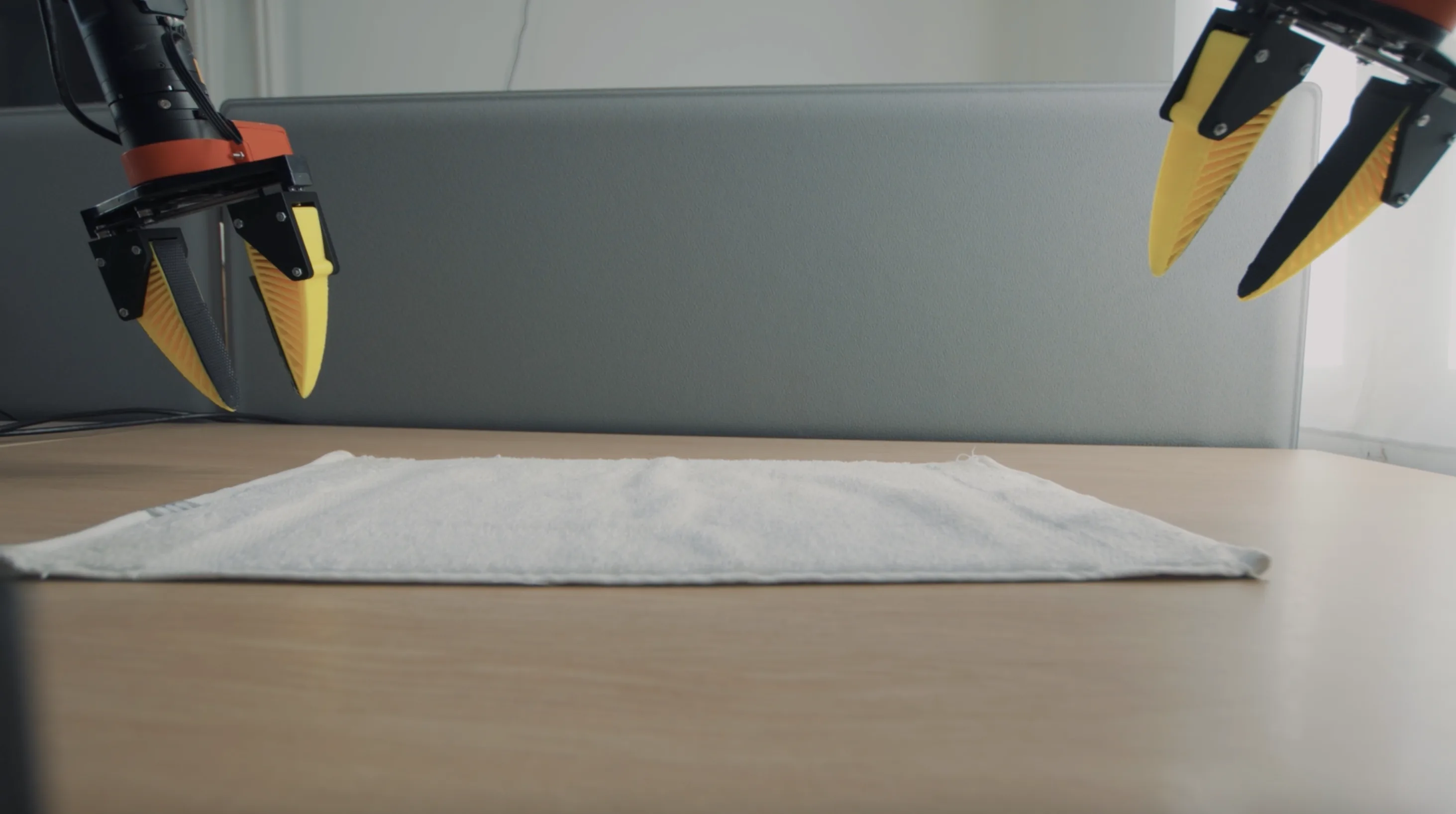 Robotic towel-folding setup